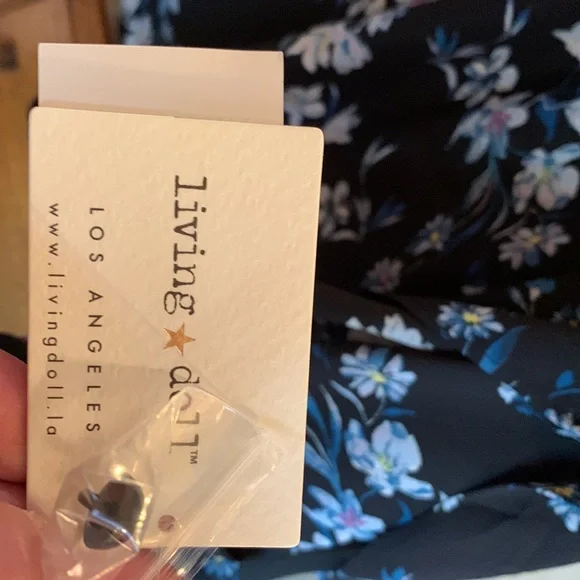 Living Doll Blouse. Size L. Blue Floral. - Picture 3 of 4